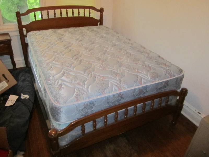 lot 574 image: Full size bed...