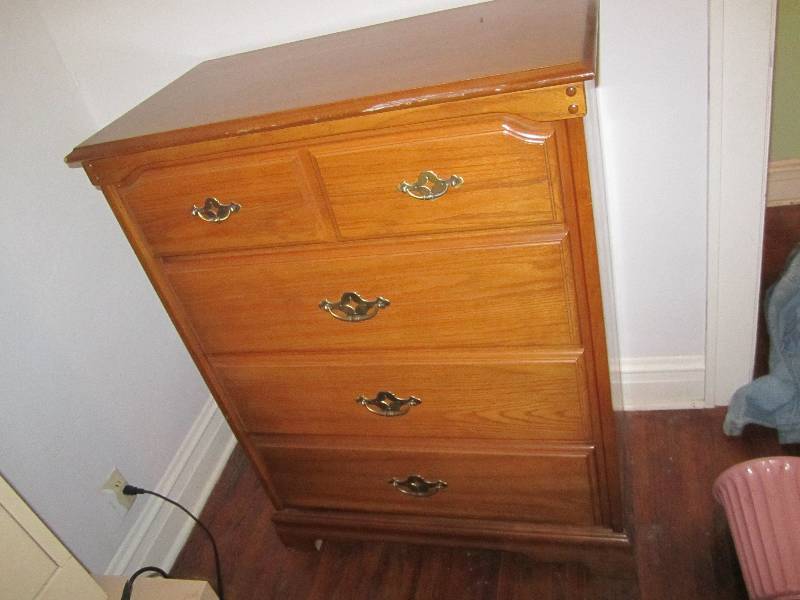lot 575 image: Dresser 35 x 19  45 tall...