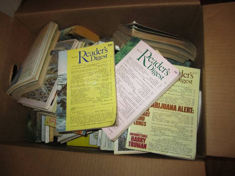 lot 586 image: Lot of Readers Digest magazines...