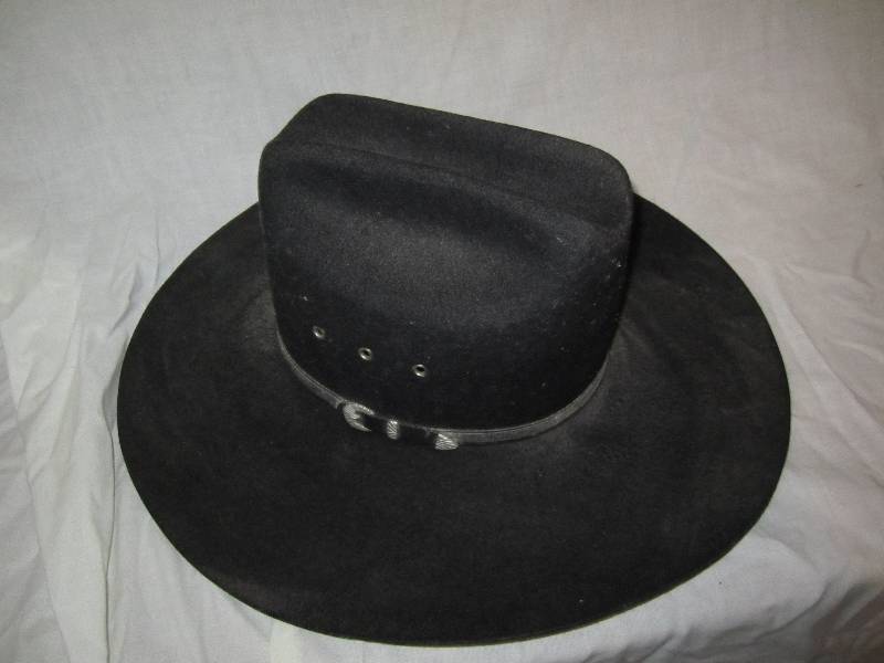 lot 589 image: Baily western hat...