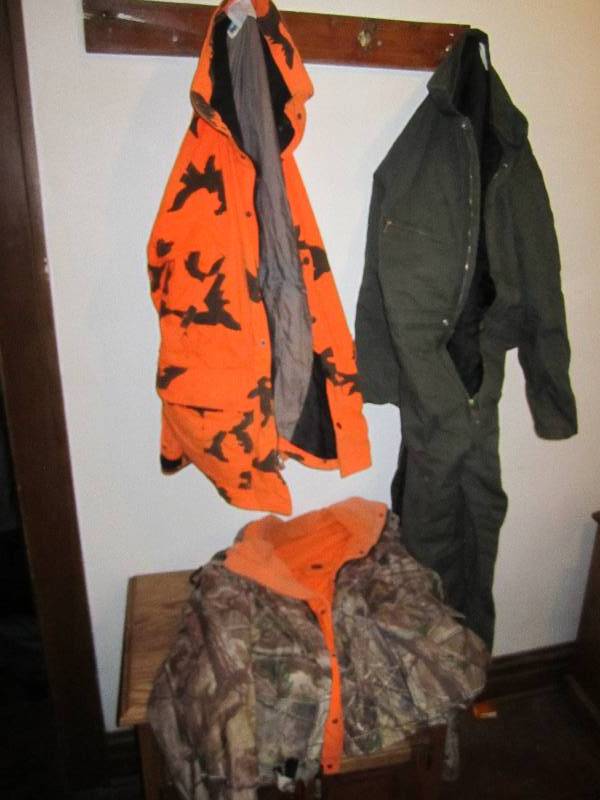 lot 638 image: Lot of hunting clothes size L...