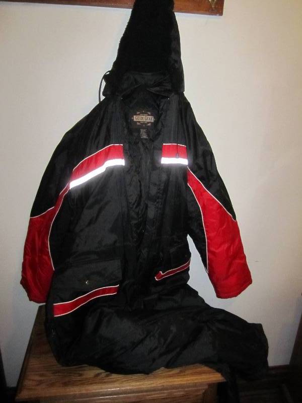 lot 643 image: Guide Gear insulated suit size L...