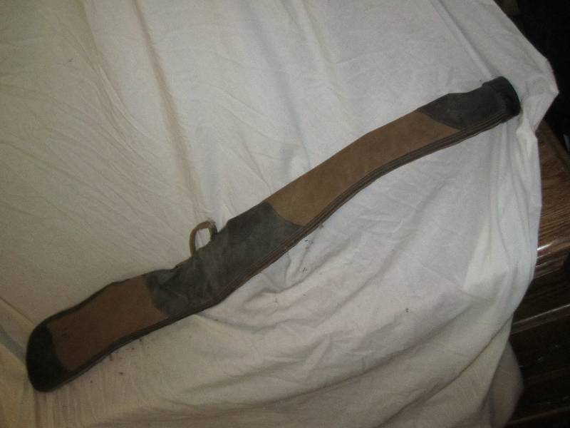 lot 645 image: Vintage gun case...