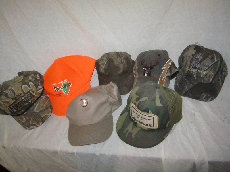 lot 650 image: Lot of caps includes hands free fla...
