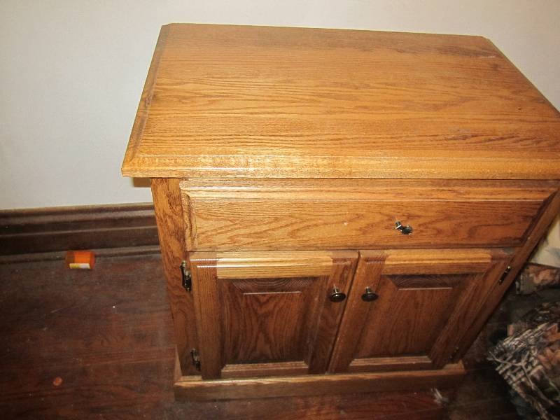 lot 668 image: Bedside stand...