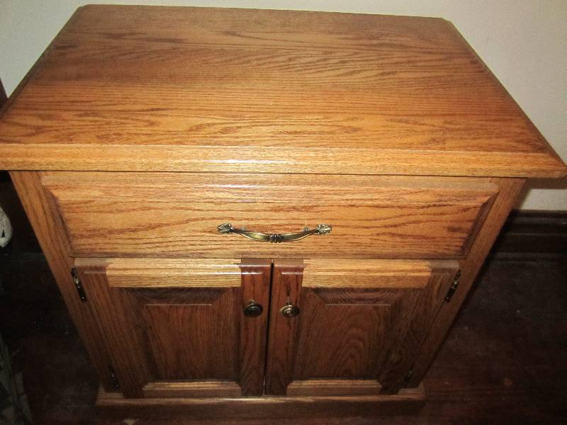 lot 669 image: Bedside stand...