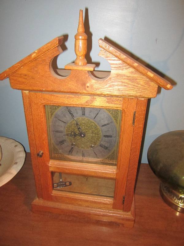 lot 672 image: Vintage clock, can be used on a she...