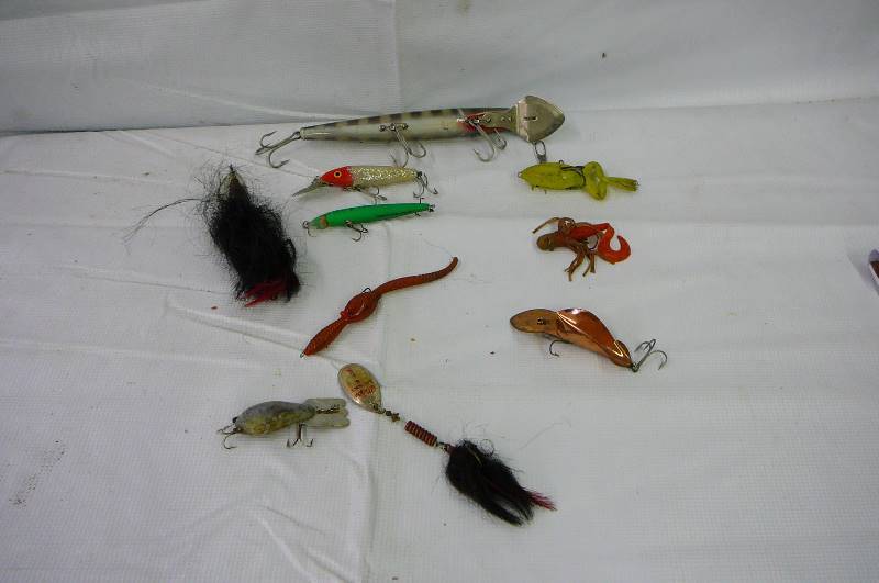 FISHING PLUGS