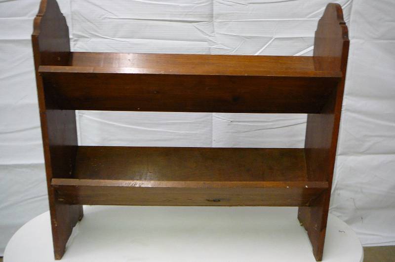 lot 4 image: WOOD BOOKSHELF