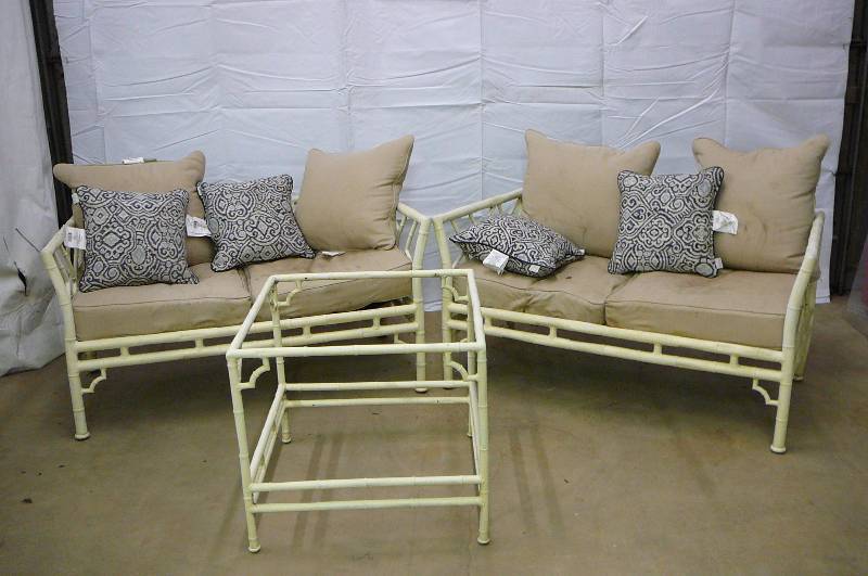 lot 6 image: PATIO FURNITURE SET