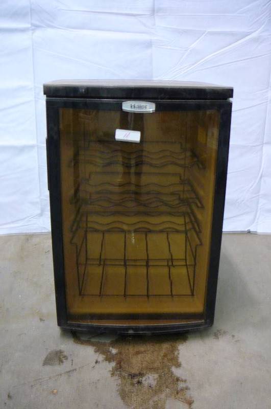 lot 11 image: WINE COOLER FRIDGE