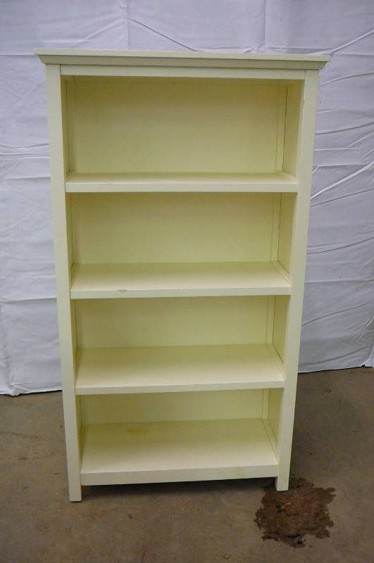 lot 19 image: POTTERY BARN BOOKCASE