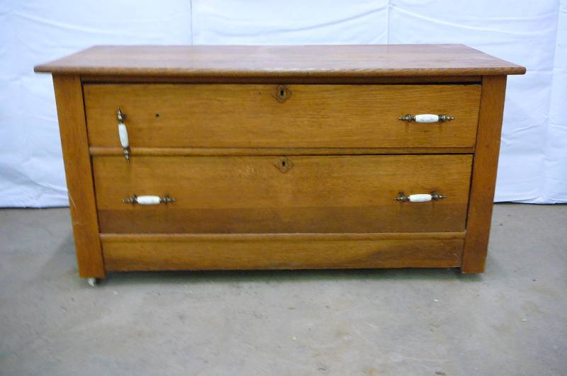 lot 21 image: 2 DRAWER OAK CHEST ON CASTERS