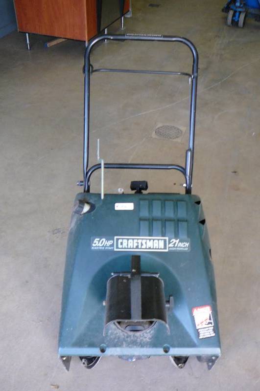 lot 26 image: ELECTRIC START SNOW BLOWER