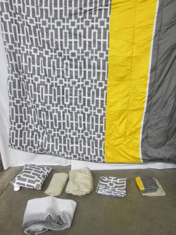 Alcove Sophie Comforter and Panel Set - Queen