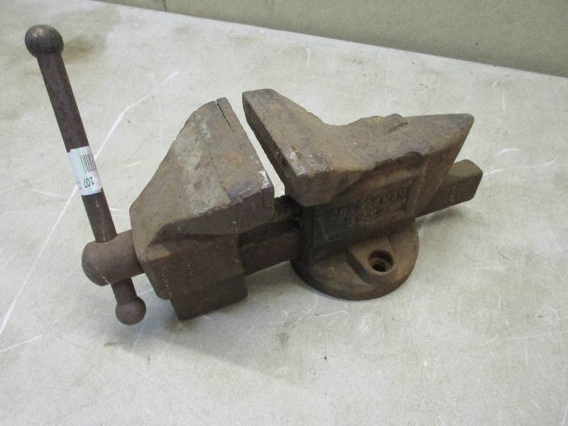 Bench vise