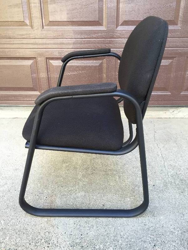lot 8 image: Office Reception Ergonomic Sled Base Guest Lounge Chair with Padded Arms Home Office Seating Side Chair - Nice Condition Retails New $125.00 Chair #8-24x24x33