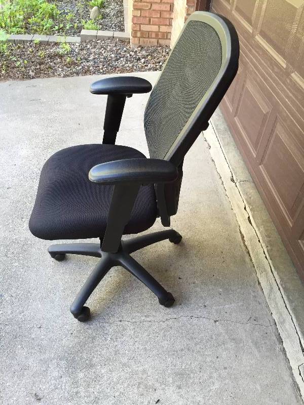 lot 14 image: See The YouTube Executive Manager Office Star ProGrid High Back Chair with 2-Way Adjustable Arms, 3-Position Locking 2-to-1 Synchro Tilt Control and Seat Slider Chair #14-26x27x42 Excellent Condition