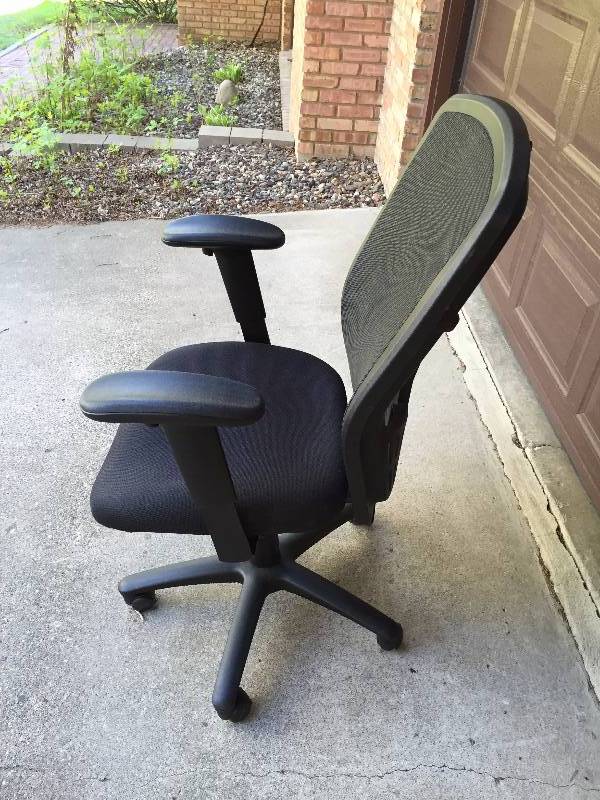 lot 15 image: See The YouTube Executive Manager Office Star ProGrid High Back Chair with 2-Way Adjustable Arms, 3-Position Locking 2-to-1 Synchro Tilt Control and Seat Slider Chair #15-26x27x42 Excellent Condition