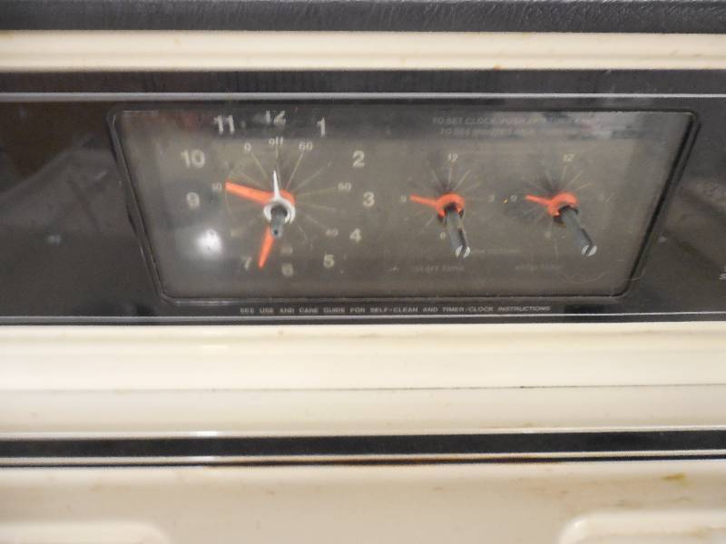 lot 31 image: WHIRLPOOL 4 BURNER GAS RANGE OVEN
