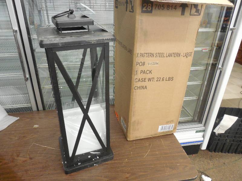 lot 17 image: X PATTERN STEEL LANTERN - LARGE