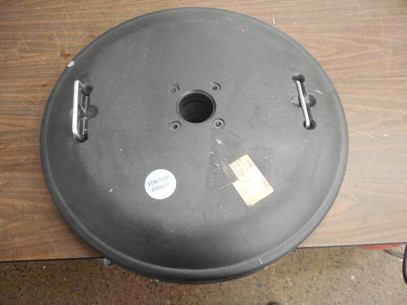 lot 38 image: PATIO UMBRELLA BASE