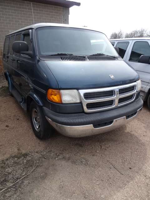 lot 1 image: Dodge Ram Van