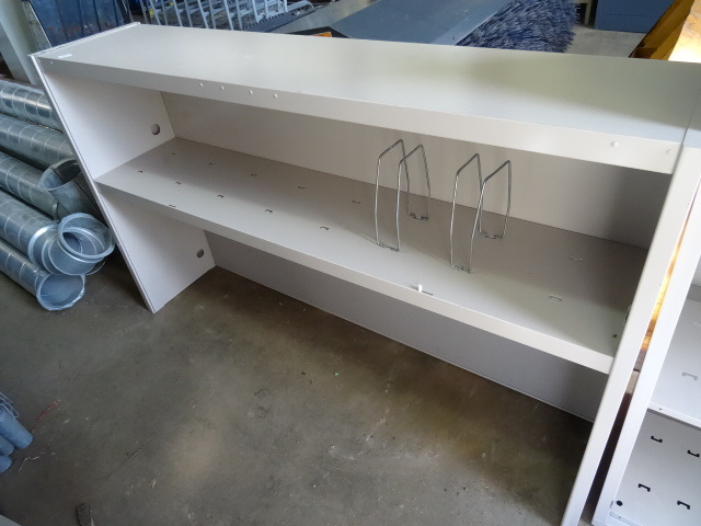 lot 16 image: DeskHutchShelving Unit