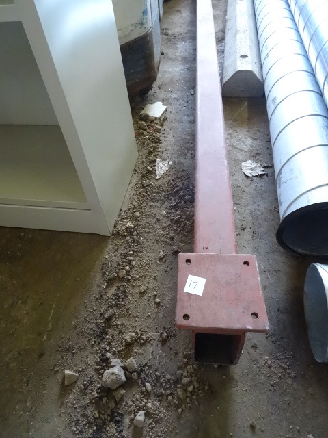 lot 17 image: Beam