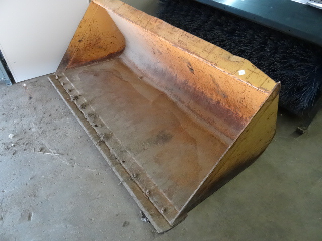lot 21 image: SnowMaterial Bucket