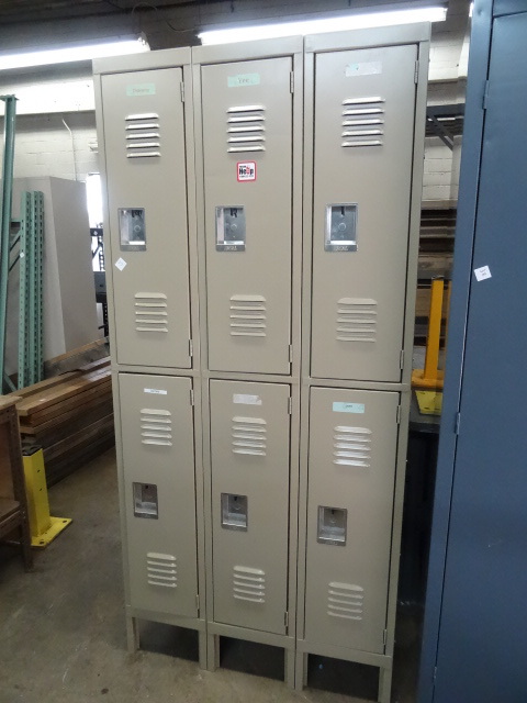 lot 37 image: Locker Unit