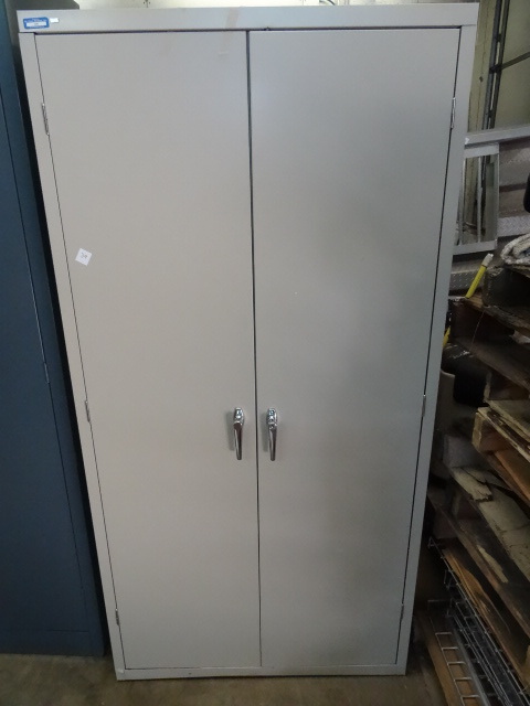 lot 39 image: Cabinet