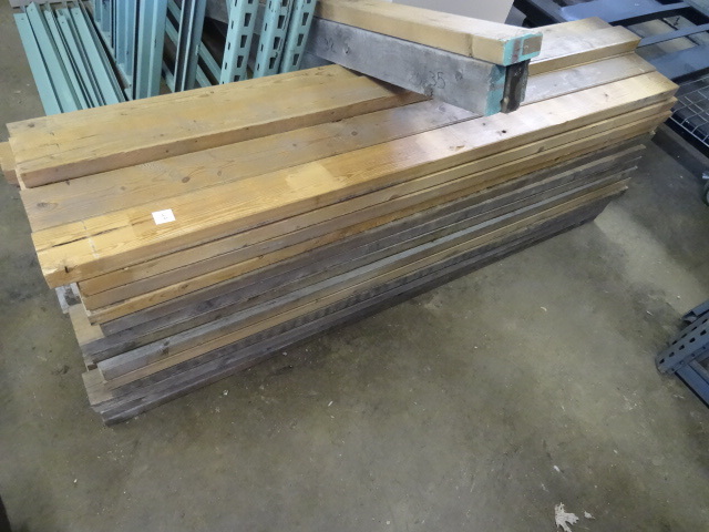 lot 49 image: 2 x 4s
