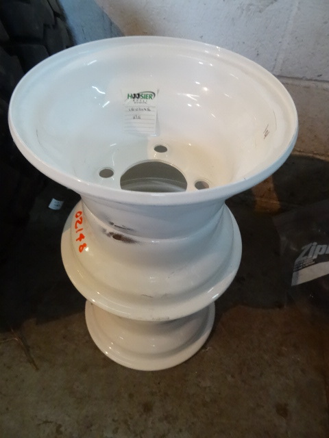 lot 101 image: Tire Rim