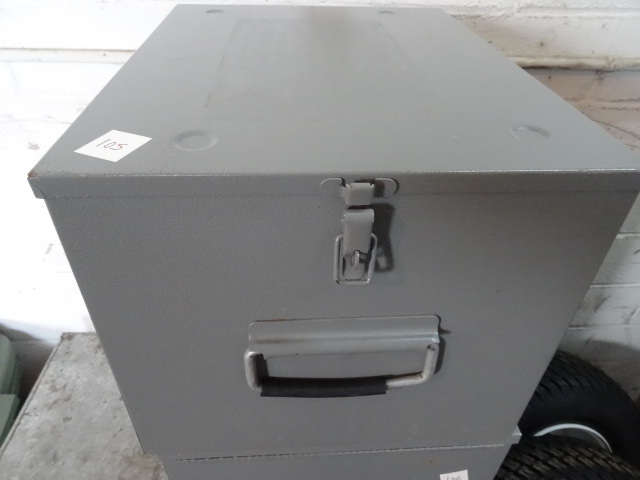 lot 106 image: Metal Box