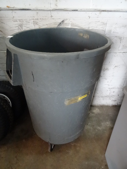 lot 110 image: Garbage Can