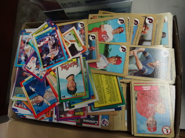 lot 144 image: Baseball Cards