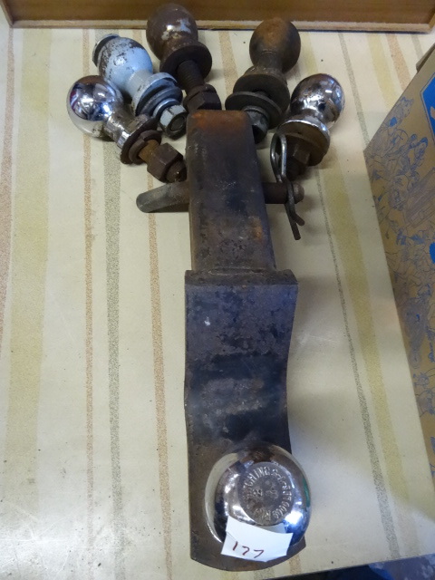 lot 177 image: Hitch & Balls