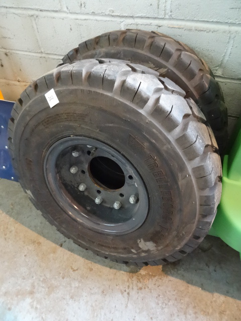 lot 222 image: Tires