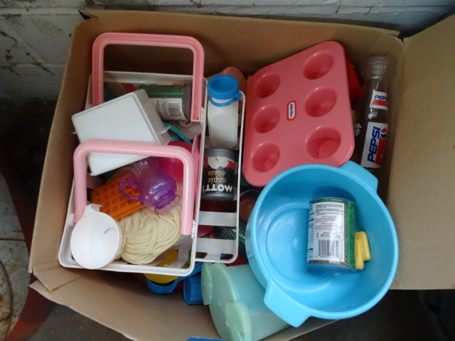 lot 226 image: Kitchen Toys