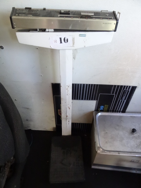 lot 10 image: Scale