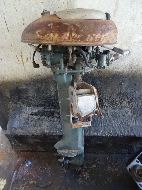 lot 39 image: Outboard Motor