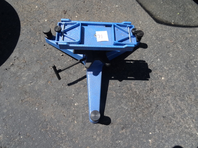 lot 71 image: Stand Holder