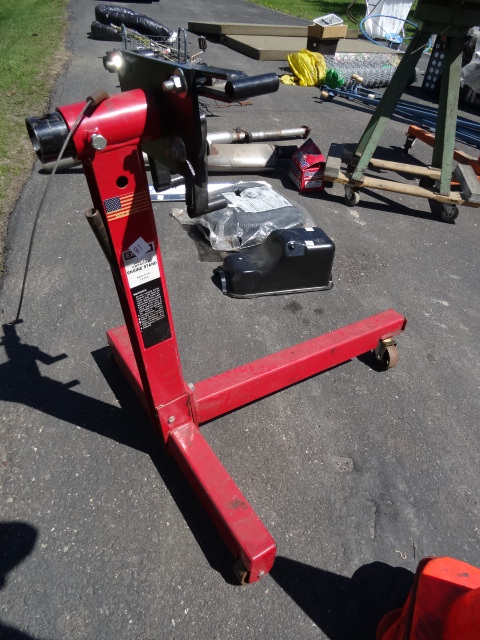 lot 81 image: Engine Stand