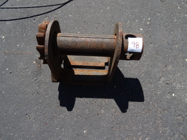 lot 98 image: Tightener