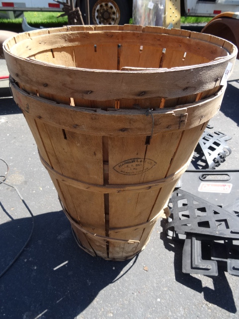 lot 99 image: Baskets