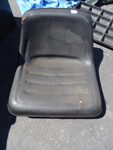 lot 102 image: Mower Seat