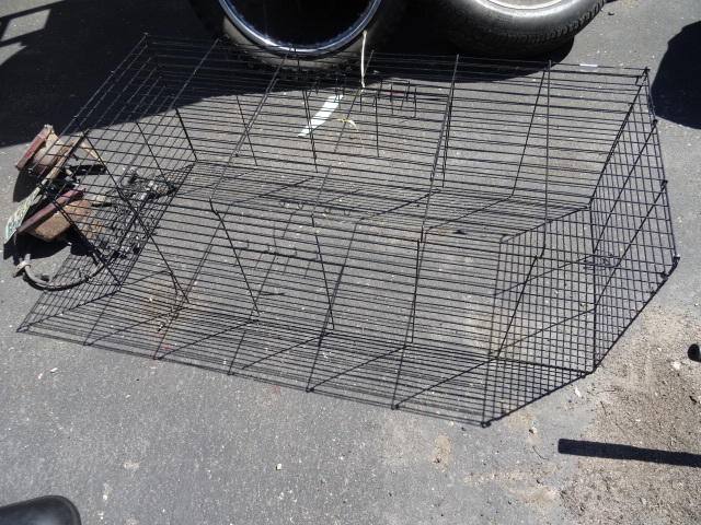 lot 106 image: Cage