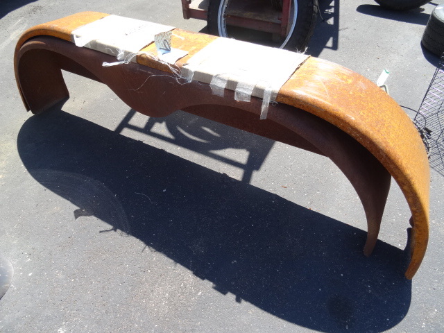 lot 115 image: Fenders