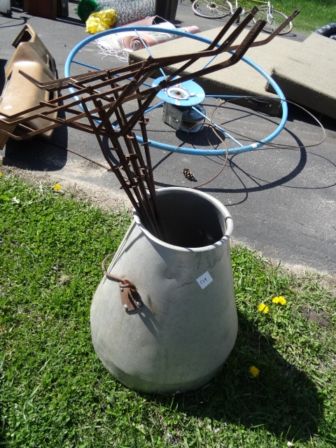 lot 139 image: Cream Can & Cow Tail Zapper